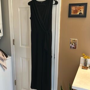 Comfy but stylish black sleeveless one piece jumpsuit